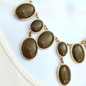 EUC Gold tone and olive, adjustable bib necklace
